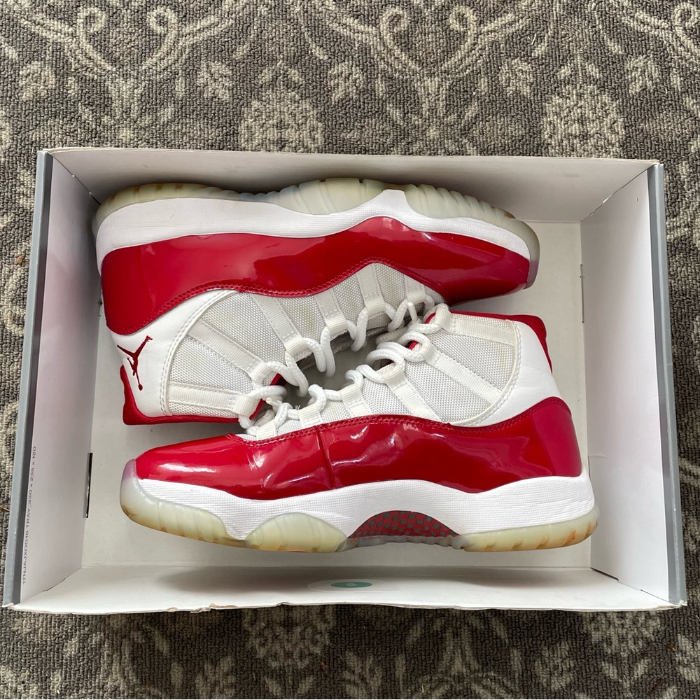 Air Jordan 11 Cherry Men Size 7.5